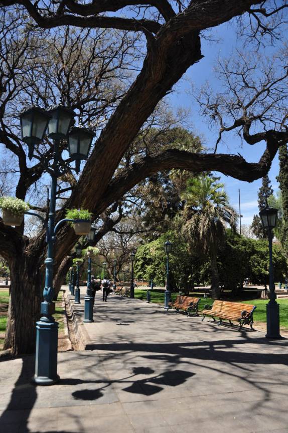 Uma das muitas praças de Mendoza, na Argentina